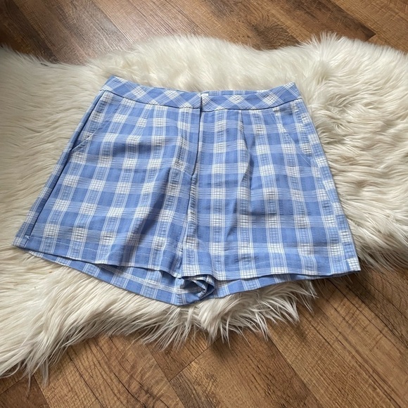 SUPERDOWN Fabia High Waisted Shorts - Picture 2 of 3